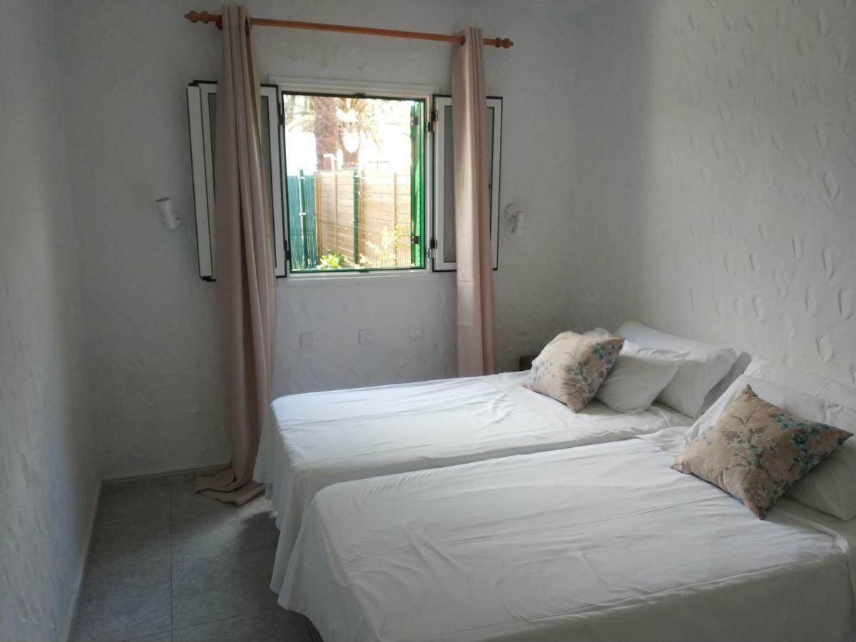 Bungalow With Private Garden Nex To Yumbo Center Villa มาสปาโลมาส ภายนอก รูปภาพ